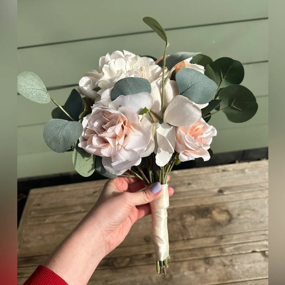 Neutral Tone Bridal Bouquets - Picture 9 of 14